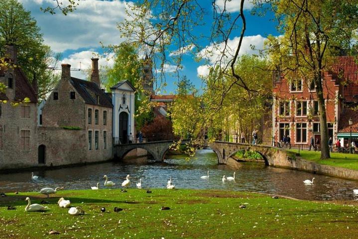 Quay17 Bed & Breakfast บรูจส์ ภายนอก รูปภาพ